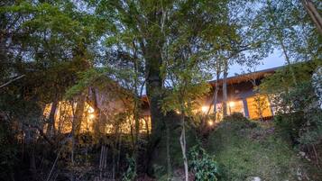 Luxury Room, 2 Bedrooms, Non Smoking, Garden View | Free WiFi, bed sheets