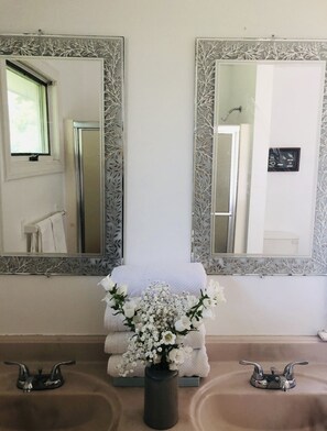 Haartrockner, Seife, Toilettenpapier