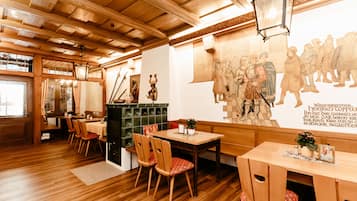 Breakfast, lunch, dinner served; German cuisine