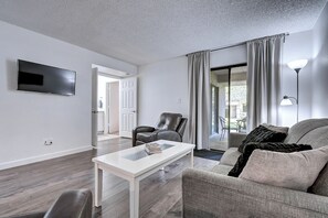 Smart TV, Netflix, streaming services - Modern Oasis North Scottsdale Heated Pool Parking AC Great Rates!  (Scottsdale)