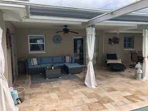 Terrace/patio - North Naples House Salt Water Pool Minutes To Vanderbilt Beach (Naples)