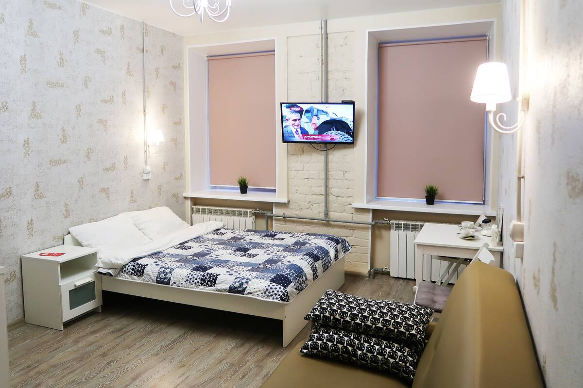 1 bedroom, premium bedding, desk, soundproofing