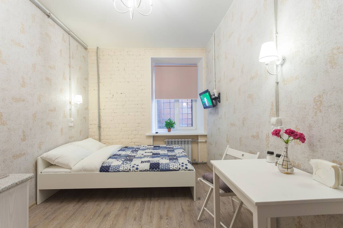 1 bedroom, premium bedding, desk, soundproofing