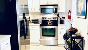 Coffee/tea maker, fridge, microwave, oven