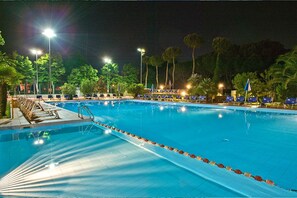 Outdoor pool - Hotel Caravelle (Cesenatico)