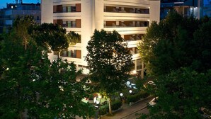 A multi-story hotel with balconies, surrounded by trees and other buildings. - Hotel Caravelle (Cesenatico)