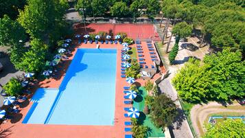 Hồ bơi ngoài trời