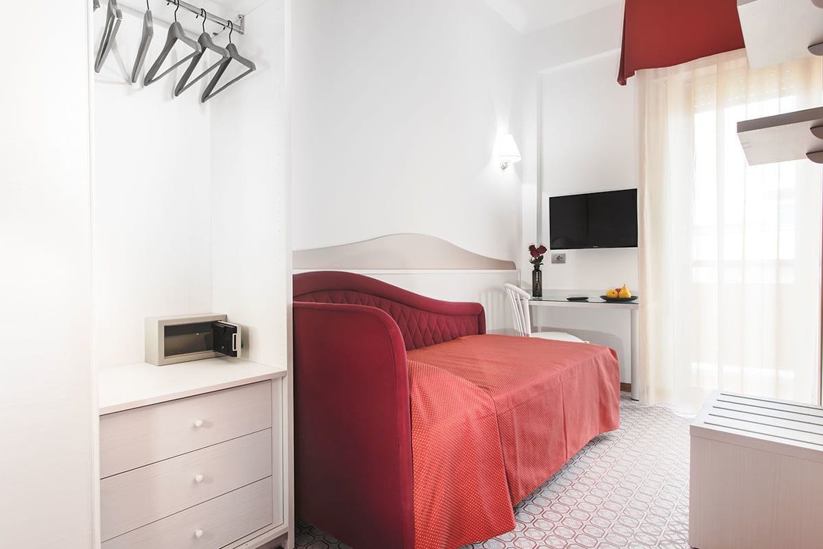 1 bedroom, premium bedding, minibar, in-room safe