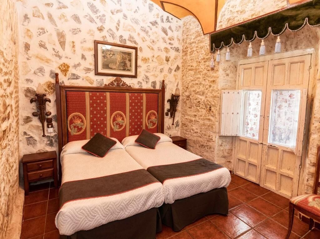 twin room | desk, iron/ironing board, free wifi, bed sheets