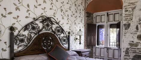 Desk, iron/ironing board, free WiFi, bed sheets