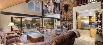 Forest Retreat with Pickleball, Breathtaking Views & Optional Private Saloon