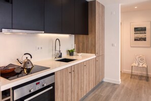 Apartamento, 3 habitaciones | Cocina privada | Frigorífico grande, microondas, horno y lavavajillas