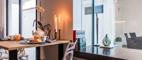 Appartement, 3 chambres | Coin séjour | TV connectée