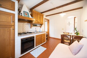 Frigorifero, forno, macchina per tè/caffè, tostapane