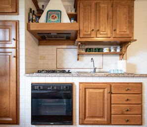 Frigorifero, forno, macchina per tè/caffè, tostapane