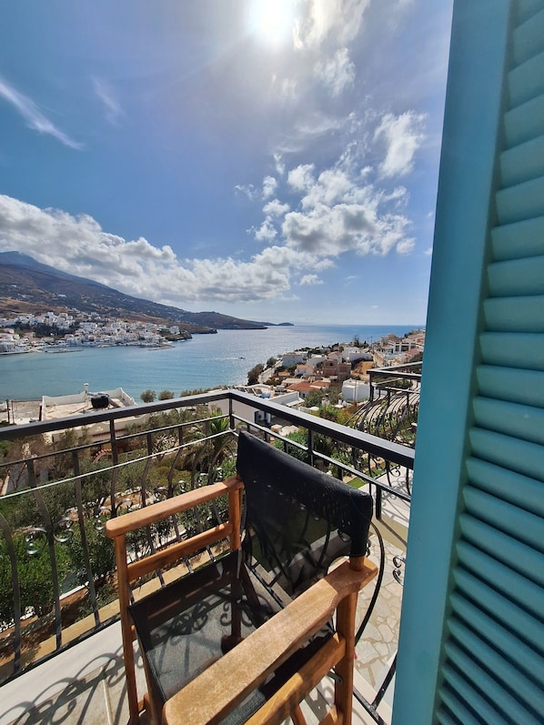 Superior Triple Room, Balcony, Sea View | Minibar, in-room safe, individually decorated, individually furnished - Blue Dolphin (Andros)