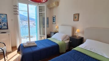 Chambre Double, balcon, vue mer | Minibar, coffres-forts dans les chambres, décoration personnalisée