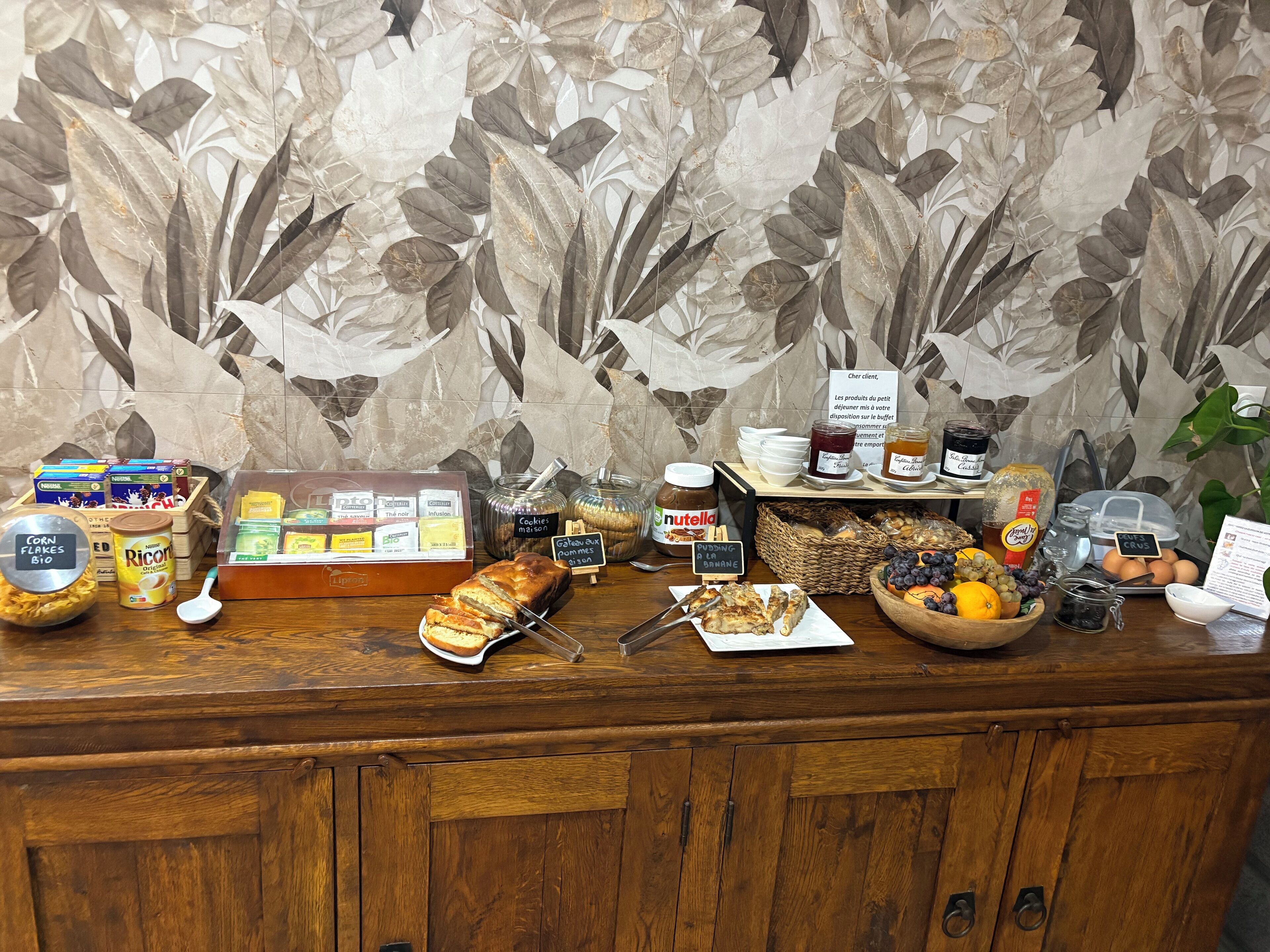 Daily continental breakfast (EUR 8.50 per person)