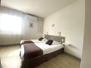 雙床房 | 書桌、隔音、熨斗/熨衫板、免費 Wi-Fi