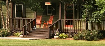 On the Hiawassee River! Sleeps 6! Only 16 miles from Helen!  