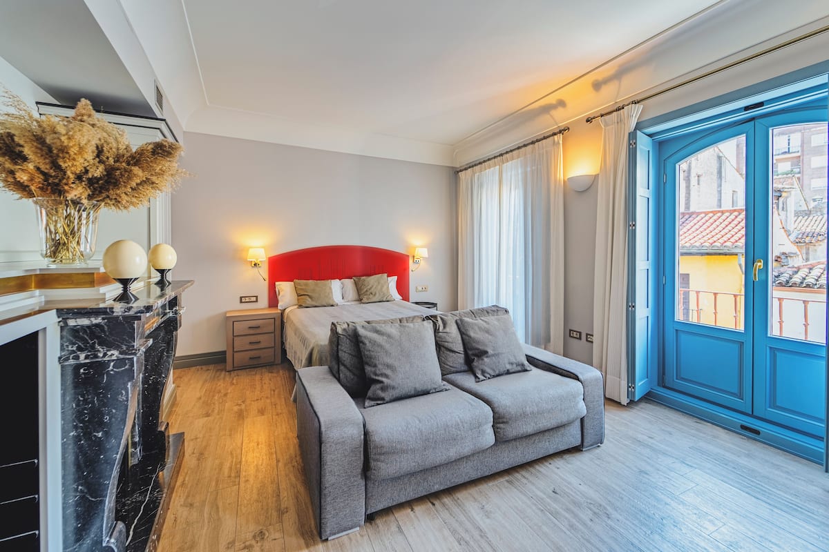 Standard Apartment | 1 bedroom, blackout curtains, soundproofing, iron/ironing board