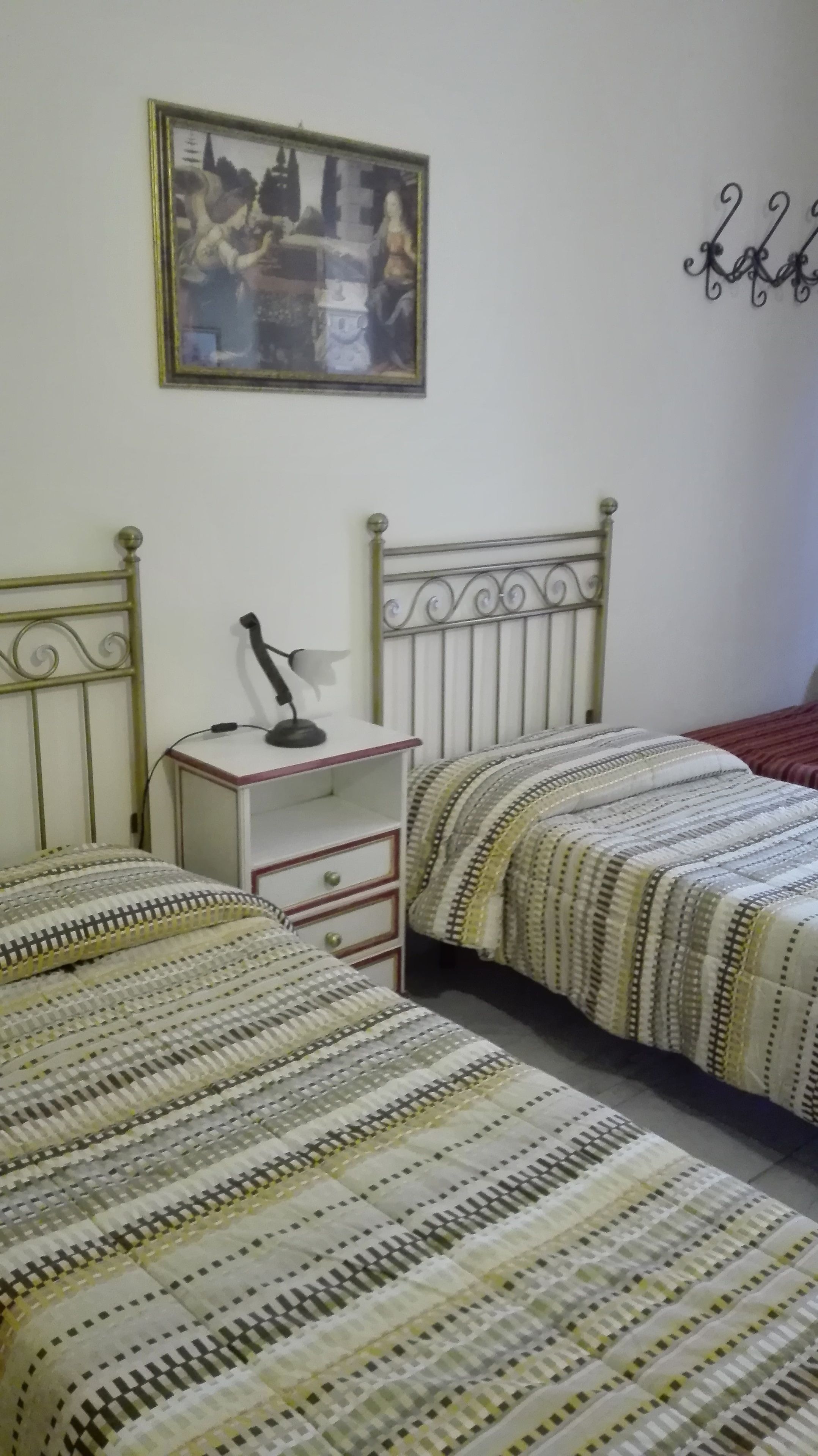 Deluxe Twin Room, Shared Bathroom | Individually decorated, individually furnished, desk, laptop workspace