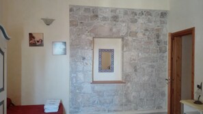 Decoración personalizada, muebles diferentes y escritorio 