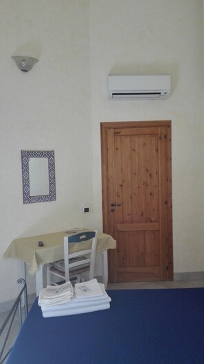 Kamar Double, kamar mandi umum | Didekorasi berbeda-beda dan dilengkapi dengan perabotan berbeda-beda