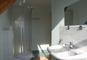Douche, serviettes fournies