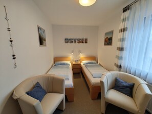 2 bedrooms, travel cot, WiFi, bed sheets