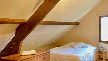3 bedrooms, iron/ironing board, travel crib, free WiFi