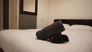 Apartamento luxo, 3 quartos | 3 quartos, ferros/tábuas de passar roupa, Wi-Fi de cortesia