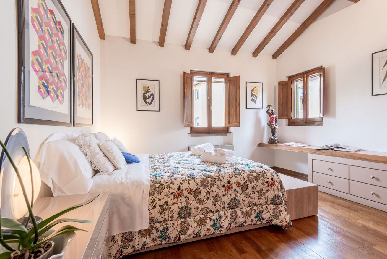 1 dormitorio, tabla de planchar con plancha, wifi y ropa de cama