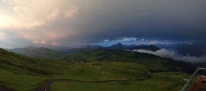 Unclassified image, 5 of 27, button