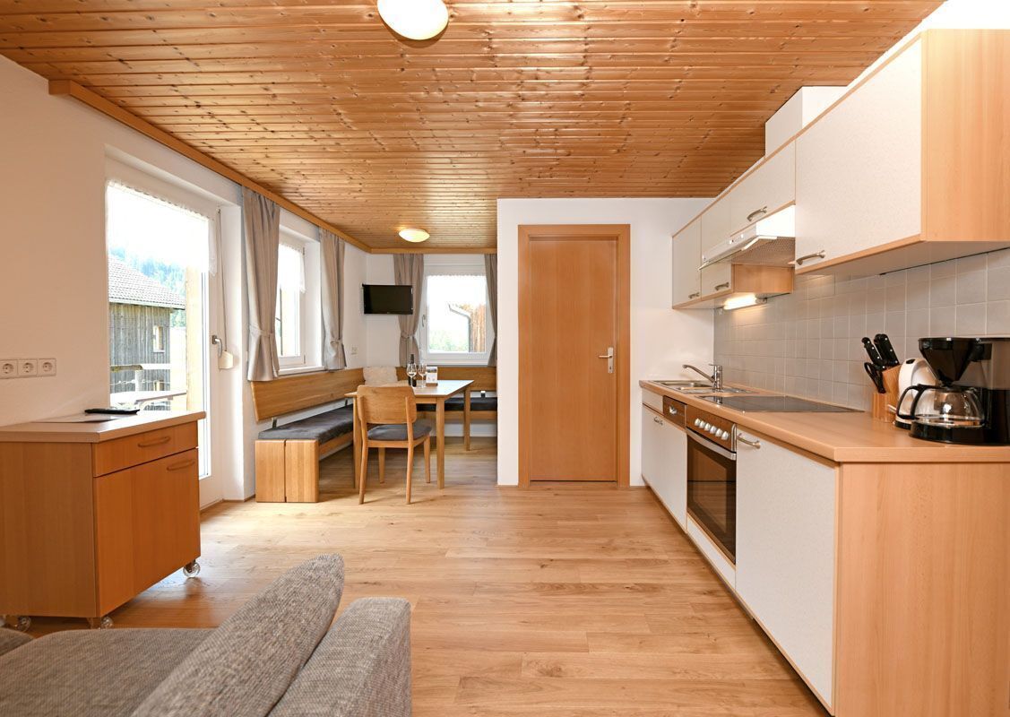 Fridge, oven, dishwasher, coffee/tea maker