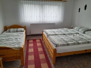 3 bedrooms, bed sheets