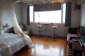 Double Room | Desk, blackout curtains, free WiFi - Lan Tao Sha Homestay (Hualien City)