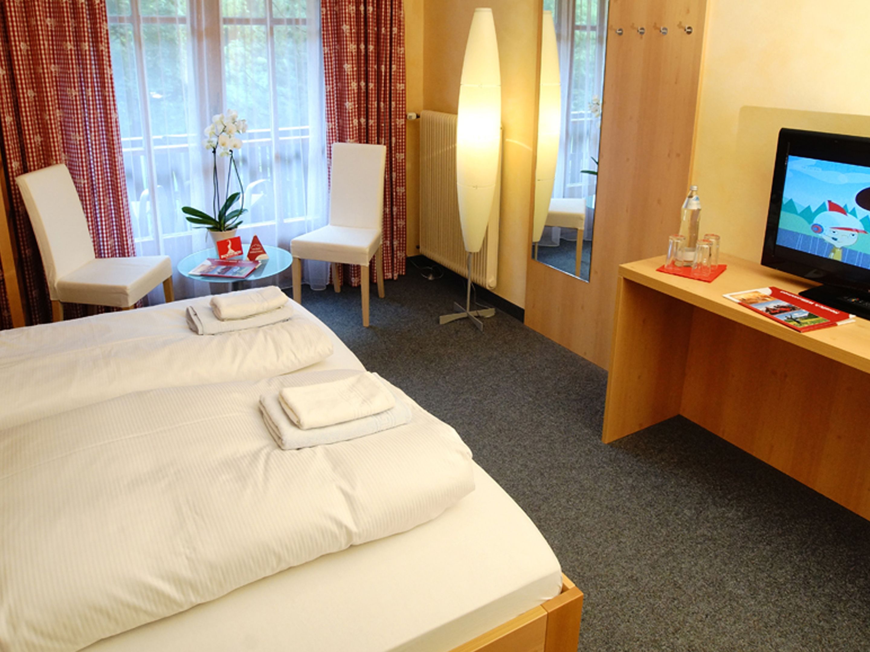 Cofres nos quartos, Wi-Fi de cortesia, roupa de cama