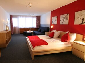 Quarto casal | Cofres nos quartos, Wi-Fi de cortesia, roupa de cama