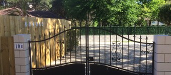 Near soulac/sea Villa sleeps 7 with heated indoor swimming pool, jacuzzi