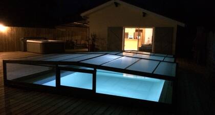 Near soulac/sea Villa sleeps 7 with heated indoor swimming pool, jacuzzi