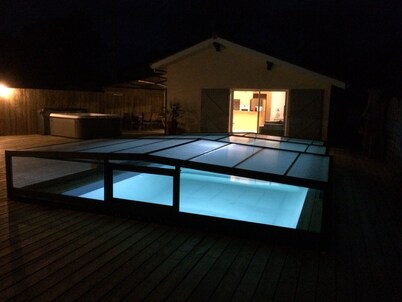 Near soulac/sea Villa sleeps 7 with heated indoor swimming pool, jacuzzi