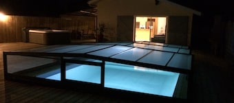 Near soulac/sea Villa sleeps 7 with heated indoor swimming pool, jacuzzi