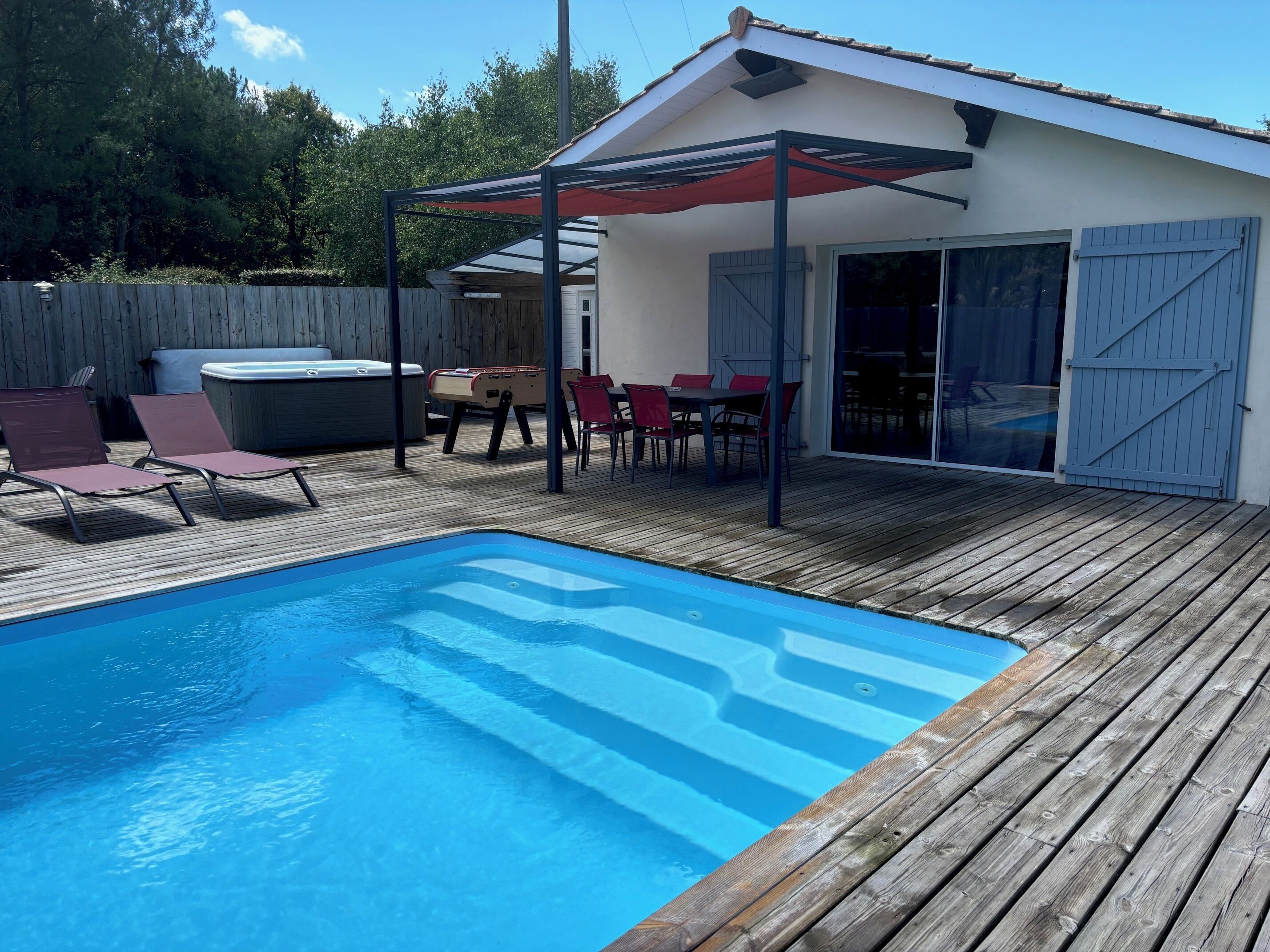 Piscine couverte, piscine extérieure