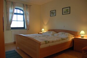3 Schlafzimmer, Reisekinderbett, WLAN, Bettwäsche
