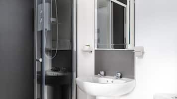 Classic Studio, 1 Double Bed | Bathroom | Shower, free toiletries, hair dryer, towels