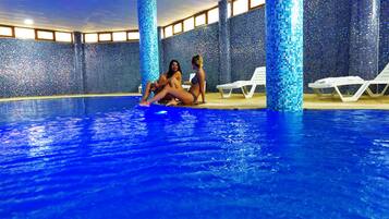 Indendørs pool, sæsonbestemt udendørs pool