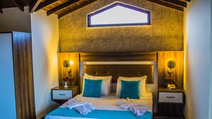 A hotel room with a large bed, two bedside tables, a wooden headboard, and a skylight. -  Form Thermal Hotel & Spa Kazdağları (Edremit)