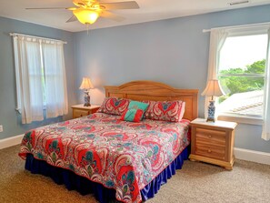 4 bedrooms, free Internet, bed sheets