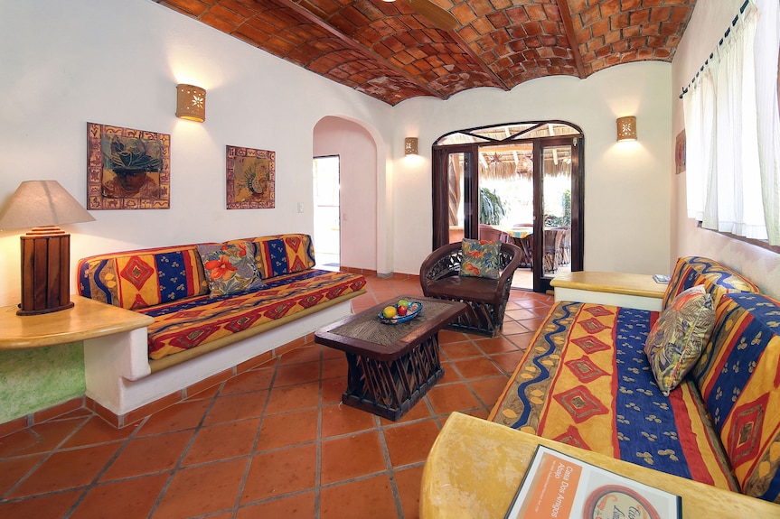 Casa Dos Amigos: Spacious 4br W/ Heated Pool, Bbq, Garden & Near Beach! - Sayulita